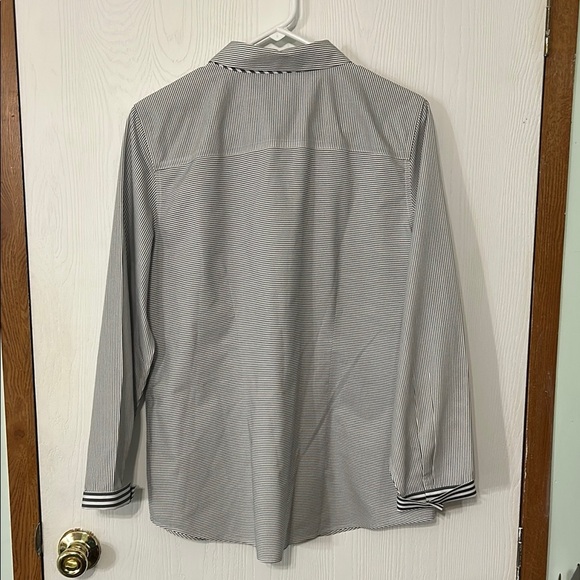 CHICO’S Women’s Black and White Button Down Striped Shirt - Picture 2 of 9